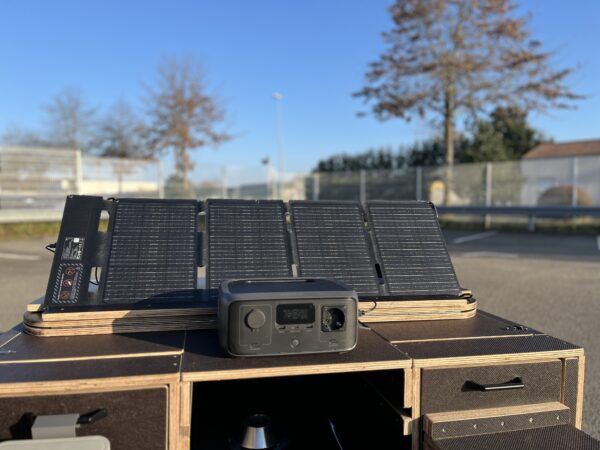 Batterie écoflow fournis et panneaux solaire